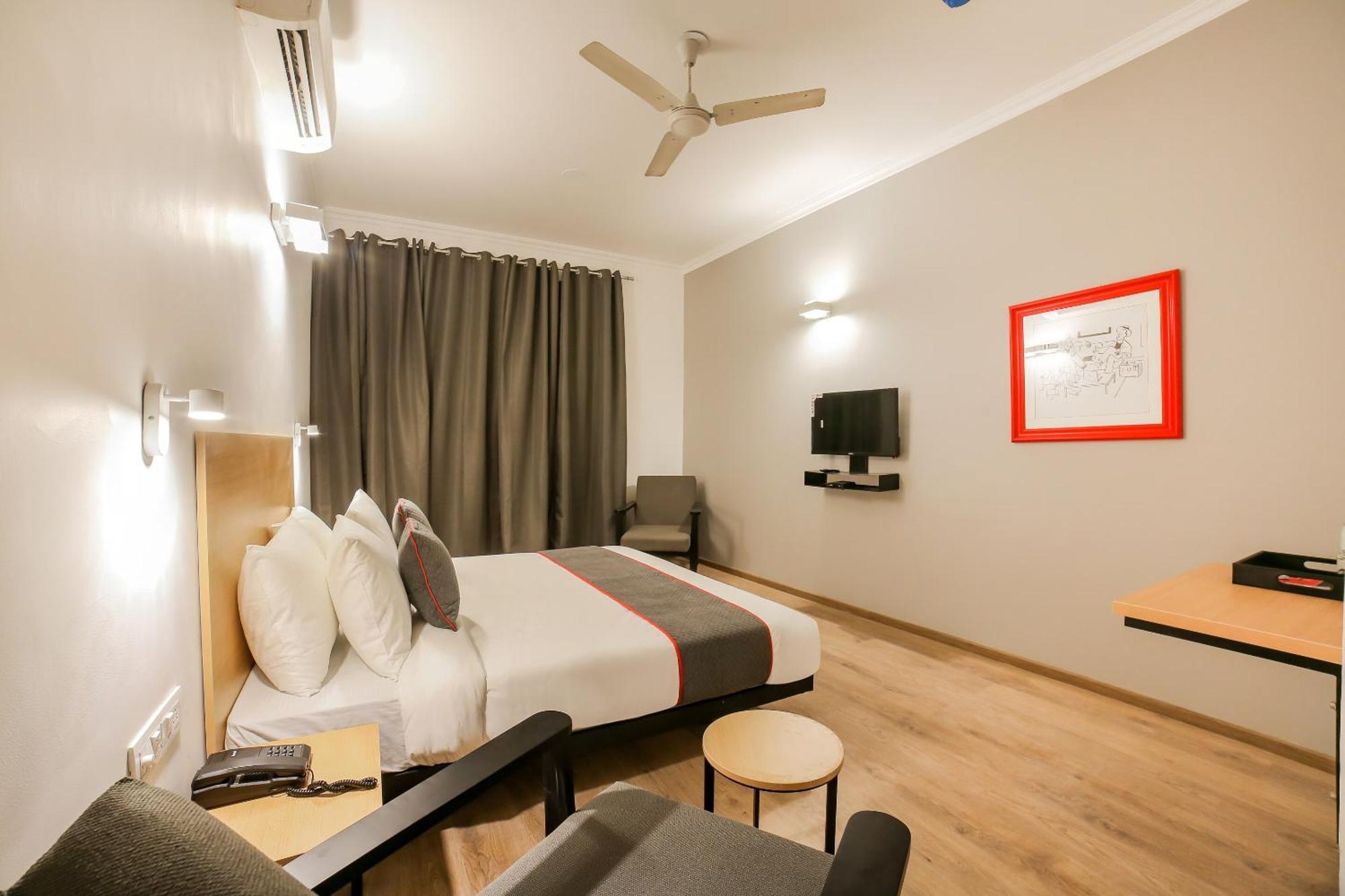 Townhouse 330 Dlf Phase-2 Near Leisure Valley Park Gurgaon Exterior foto